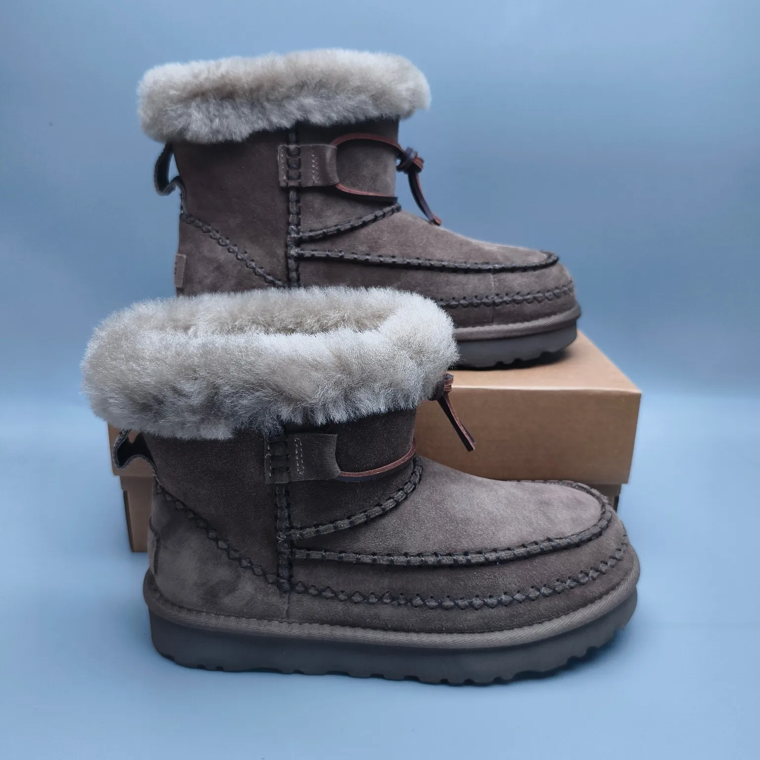 💰560 UGG sheepskin all-in-one snow boots 8251 mid-top braided casual shoes Color: maroon antelope brown Matching size: 35-40